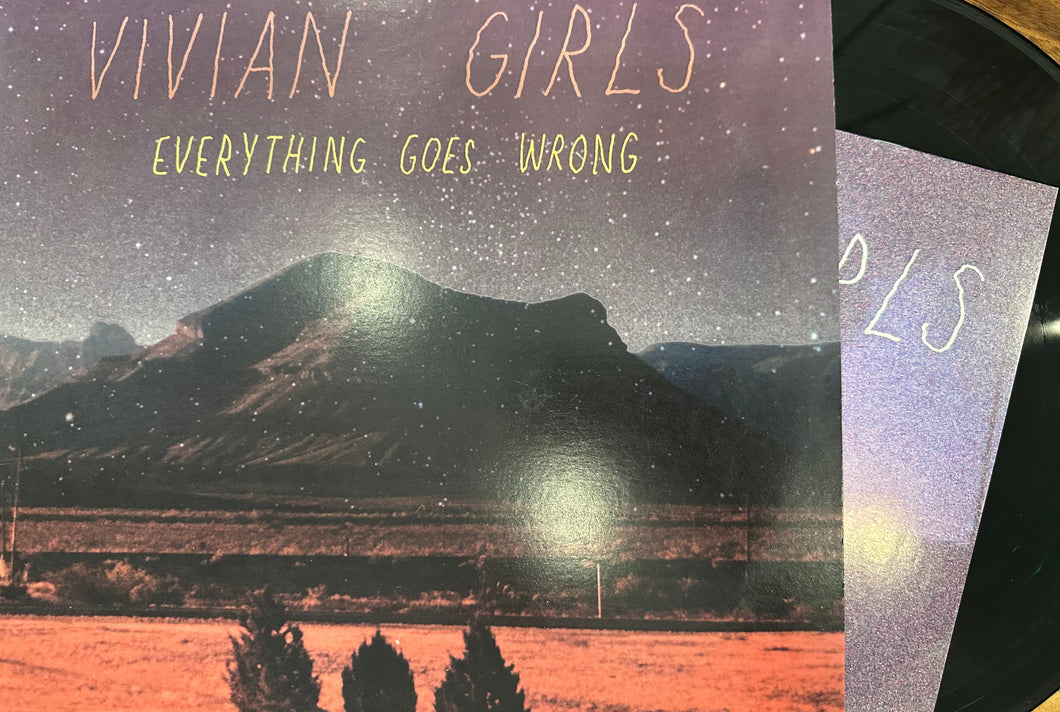 Vivian Girls - Everything Goes Wrong