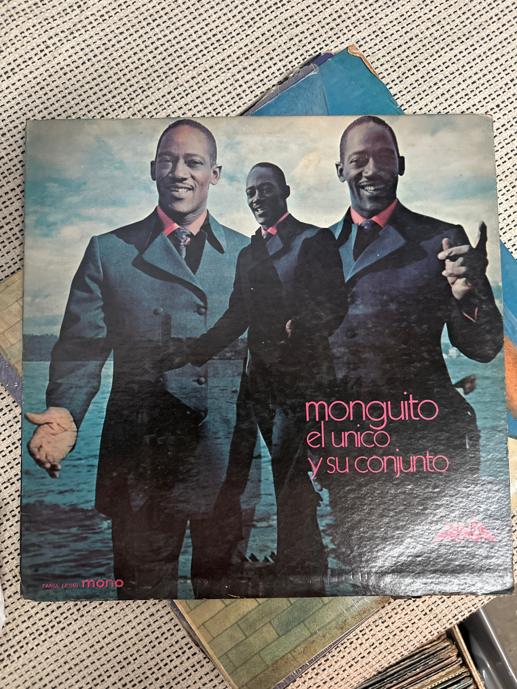 Monguito “el unico” y su conjunto (mono)