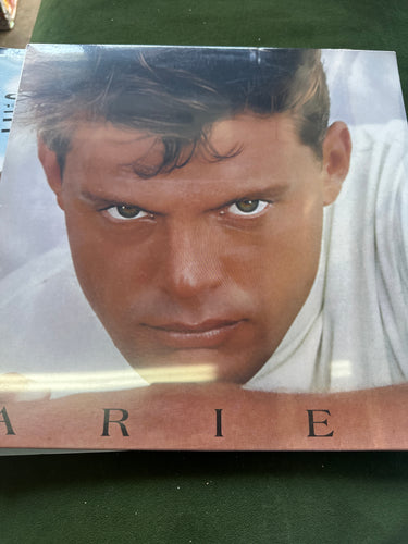 Luis Miguel - Aries