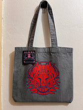 Arte por Gardy Perez - “De tierras lejanas” Collection (Tote)